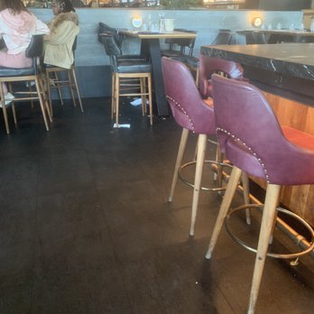 Earls Kitchen + Bar - New American Near Me - Orlando, Florida
