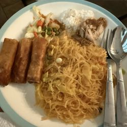 JJ's Bistro - Pancit, adobo and lumpia