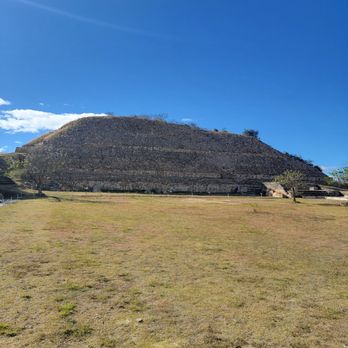 Zona Arqueológica de Atzompa - Landmarks & Historical Buildings Near Me - Santa María Atzompa, OAX