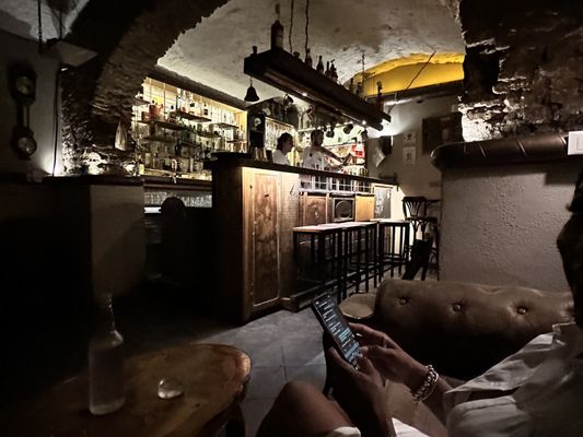 Argot Speakeasy - Mixology bar - live music by null