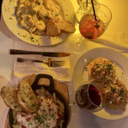 Gamberi Al Pesto, chicken tingas, ragu picante de short rib Gamberi Al Pesto, chicken tingas, ragu picante de short rib