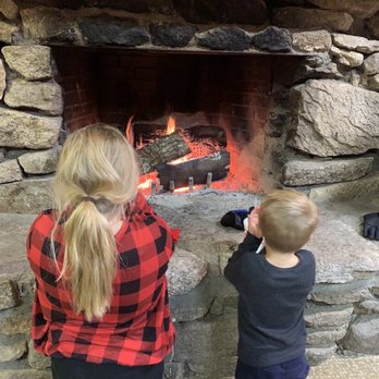 Wolf Ridge Ski Resort - Double sided, BEAUTIFUL fireplace! - Ski Resorts Near Me - Mars Hill, North Carolina