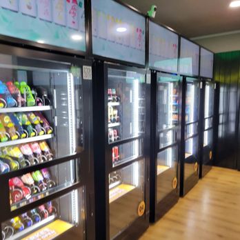 E-Market & Solarium - Store interior. - Convenience Stores Near Me - Berlin, BE