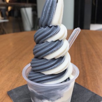 iHalo Krunch - Charcoal & Vanilla Swirl - Ice Cream & Frozen Yogurt Near Me - Toronto, Ontario iHalo Krunch - Charcoal & Vanilla Swirl - Ice Cream & Frozen Yogurt Near Me - Toronto, Ontario