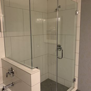 Hotel Blackhawk, Autograph Collection - Shower - Hotels Near Me - Davenport, Iowa Hotel Blackhawk, Autograph Collection - Shower - Hotels Near Me - Davenport, Iowa