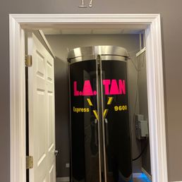Level 3 stand up UV Tanning Level 3 stand up UV Tanning