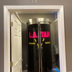 L.A. Tan - Level 3 stand up UV Tanning