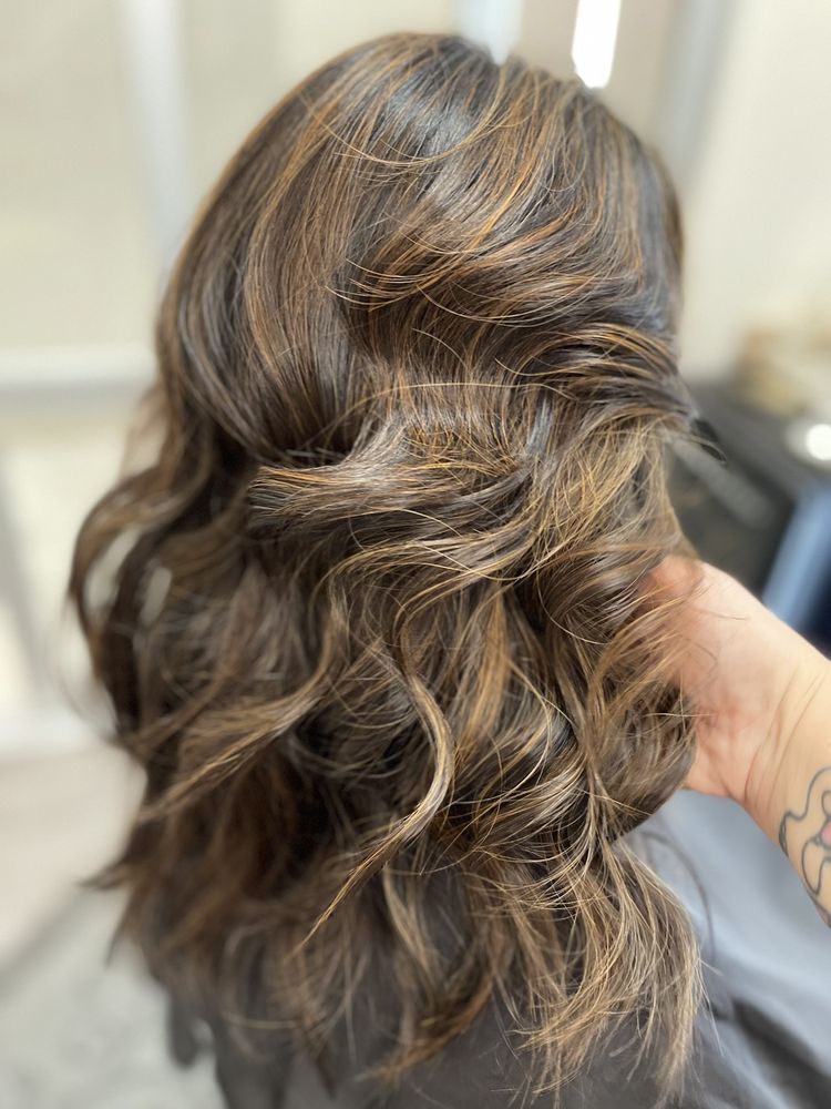 DIVAS HAIR STUDIO 800 S Rangline Rd, Carmel, Indiana Hair Salons