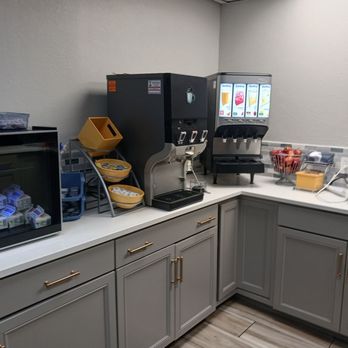 Days Inn by Wyndham Butte - Milk, coffee, juice - Hotels Near Me - Butte, Montana