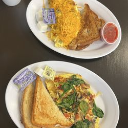 7th Ave Cafe - Chicken Ch Fajita Omlete (top) spinach and Spinach&mushroom Omelet (bottom)