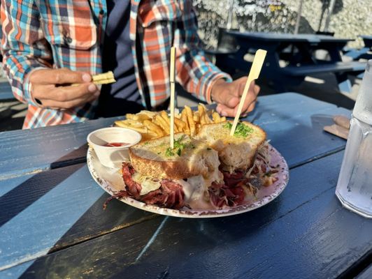 Bay Hill Tavern by null
