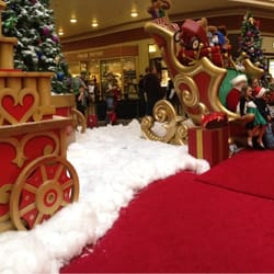 Kitsap Mall - Always Nice Christmas Set-up.....