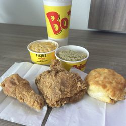And with no lifesaver you try your best to float   Two piece combo w/ dirty rice and Mac from #Bojangles