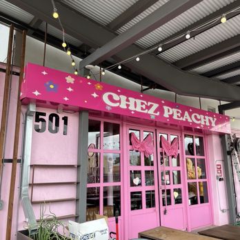 Chez Peachy - Love the pink! - Custom Cakes Near Me - Tucson, Arizona Chez Peachy - Love the pink! - Custom Cakes Near Me - Tucson, Arizona