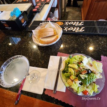 Red Rose - Martini,  bread, and fresh salad - Pizza Near Me - Springfield, Massachusetts