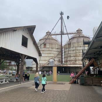 Magnolia Market - Home Decor Near Me - Waco, Texas Magnolia Market - Home Decor Near Me - Waco, Texas