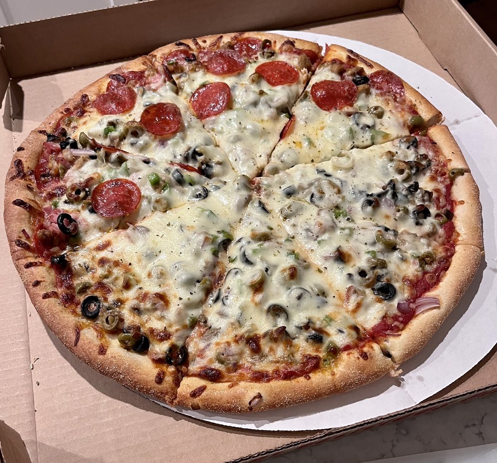 Julio's Pizza Logo