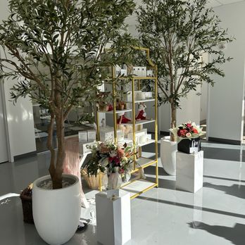 Peony and Gold Florist & Flower Delivery - Florists Near Me - Cornelius, North Carolina