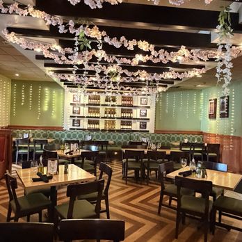Carrabba's Italian Grill - Seating - Italian Near Me - Amherst, New York