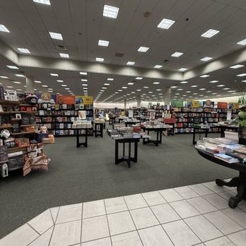 Barnes & Noble Booksellers - Bookstores Near Me - Hingham, Massachusetts