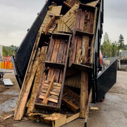 Northwest Junk Removal - Full load from a deck removal