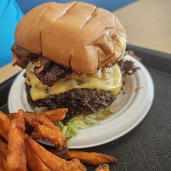 For The Win - Dry double patty - Burgers Near Me - Alhambra, California