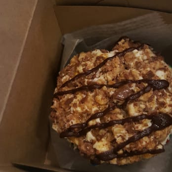 Three Brothers Bakery - SNICKERS CUPCAKE - Bakeries Near Me - Houston, Texas Three Brothers Bakery - SNICKERS CUPCAKE - Bakeries Near Me - Houston, Texas