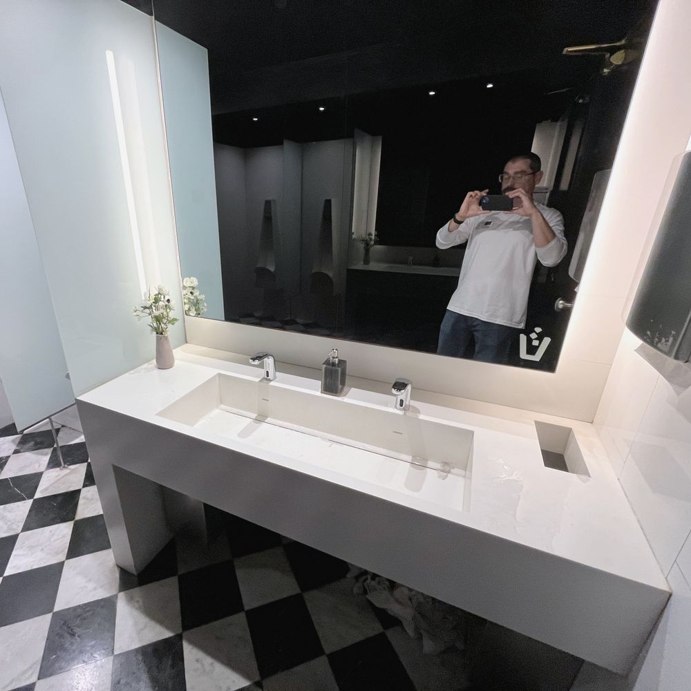 7 Portes - 7 Portes.  Men's restroom.  Super clean. - Mediterranean Near Me - Barcelona, B