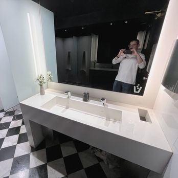 7 Portes - 7 Portes.  Men's restroom.  Super clean. - Mediterranean Near Me - Barcelona, B