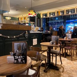 Jack and Alice - Interior