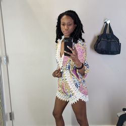dress. - Paisley patterned romper with lace appliques