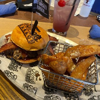 Ford's Garage Dearborn - Burgers Near Me - Dearborn, Michigan