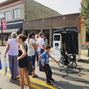 The Classic Booth - Photo Booth Rentals Near Me