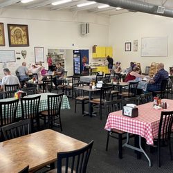 Miss B's Cafe' - The bigger dining room