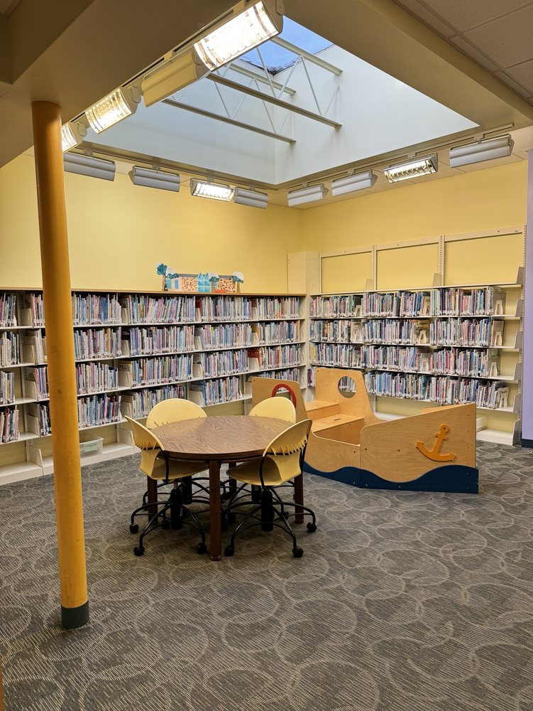 MUNCIE PUBLIC LIBRARY KENNEDY LIBRARY Updated July 2025 19 Photos