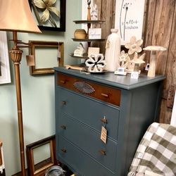 Little Sister's Antiques