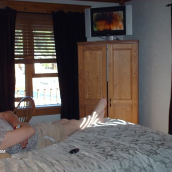 River Street Inn - cozy bed, tons of pillows - Bed & Breakfast Near Me - Truckee, California River Street Inn - cozy bed, tons of pillows - Bed & Breakfast Near Me - Truckee, California
