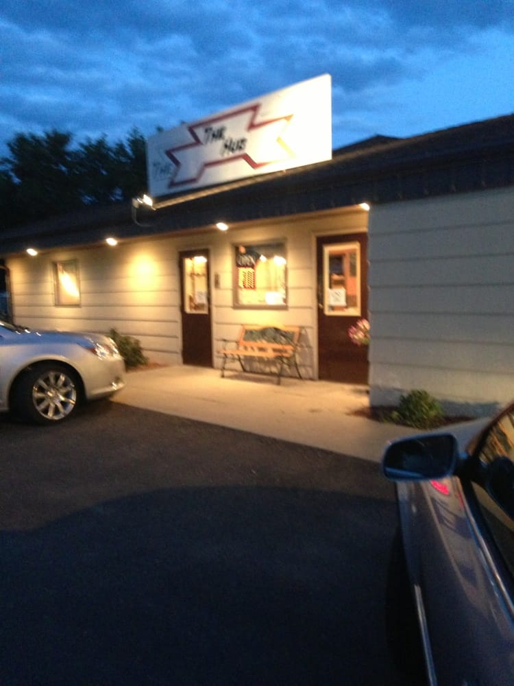 HUB DRIVEIN 2006 20th St, Slayton, Minnesota Salad Restaurant