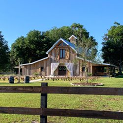 The Hunter Barn - Ceremony area option