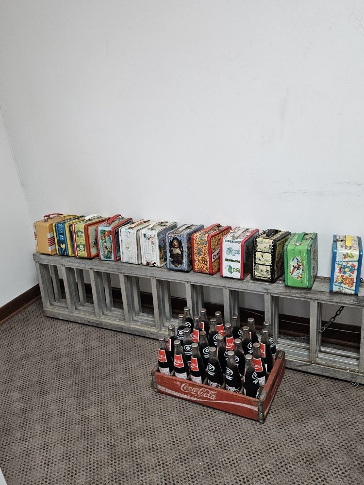 PEACOCK ALLEY ANTIQUES & FLEA MARKET Updated October 2024 14 Photos