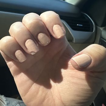 Elite Nail Spa - Polish is obviously old. You can see how it's not laying nice and looks lumpy. 24 hours and look at all the chipping. - Nail Salons Near Me - Jacksonville, Florida