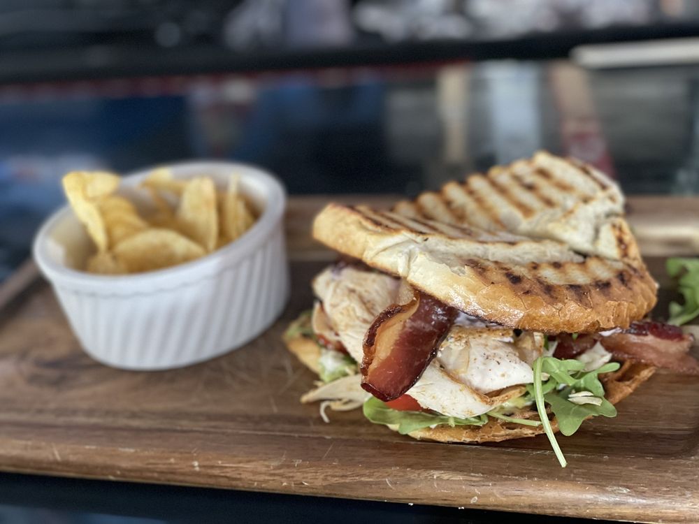 THE HAMMERED LAMB Updated August 2024 816 Photos & 489 Reviews