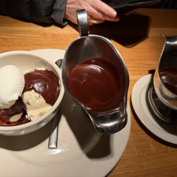 R+D Kitchen - Chocolate sundae - New American Near Me - Yountville, California R+D Kitchen - Chocolate sundae - New American Near Me - Yountville, California
