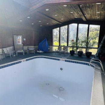 Holiday Inn Express Fort Bragg - Empty pool, at least it looks super clean, lol! - Hotels Near Me - Fort Bragg, California Holiday Inn Express Fort Bragg - Empty pool, at least it looks super clean, lol! - Hotels Near Me - Fort Bragg, California