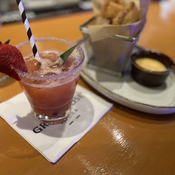 El Puro Cuban Restaurant - Strawberry margarita and chicken empanadas - Cuban Near Me - Charlotte, North Carolina El Puro Cuban Restaurant - Strawberry margarita and chicken empanadas - Cuban Near Me - Charlotte, North Carolina