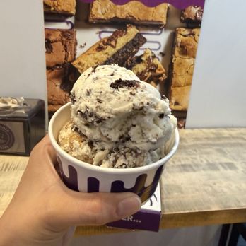 Insomnia Cookies - Cookies and cream with Peanut Butter Chip ice cream - Desserts Near Me - Orlando, Florida Insomnia Cookies - Cookies and cream with Peanut Butter Chip ice cream - Desserts Near Me - Orlando, Florida