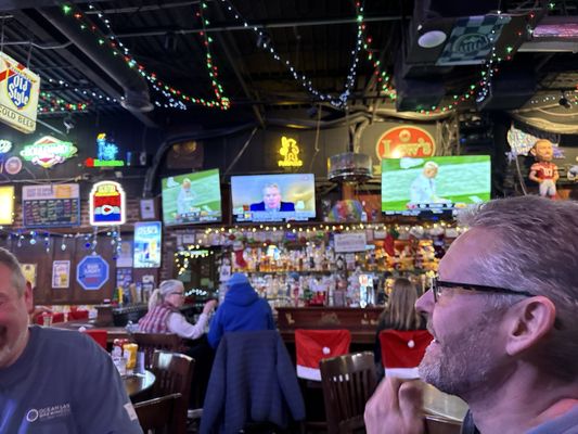 Lew's Grill & Bar by null