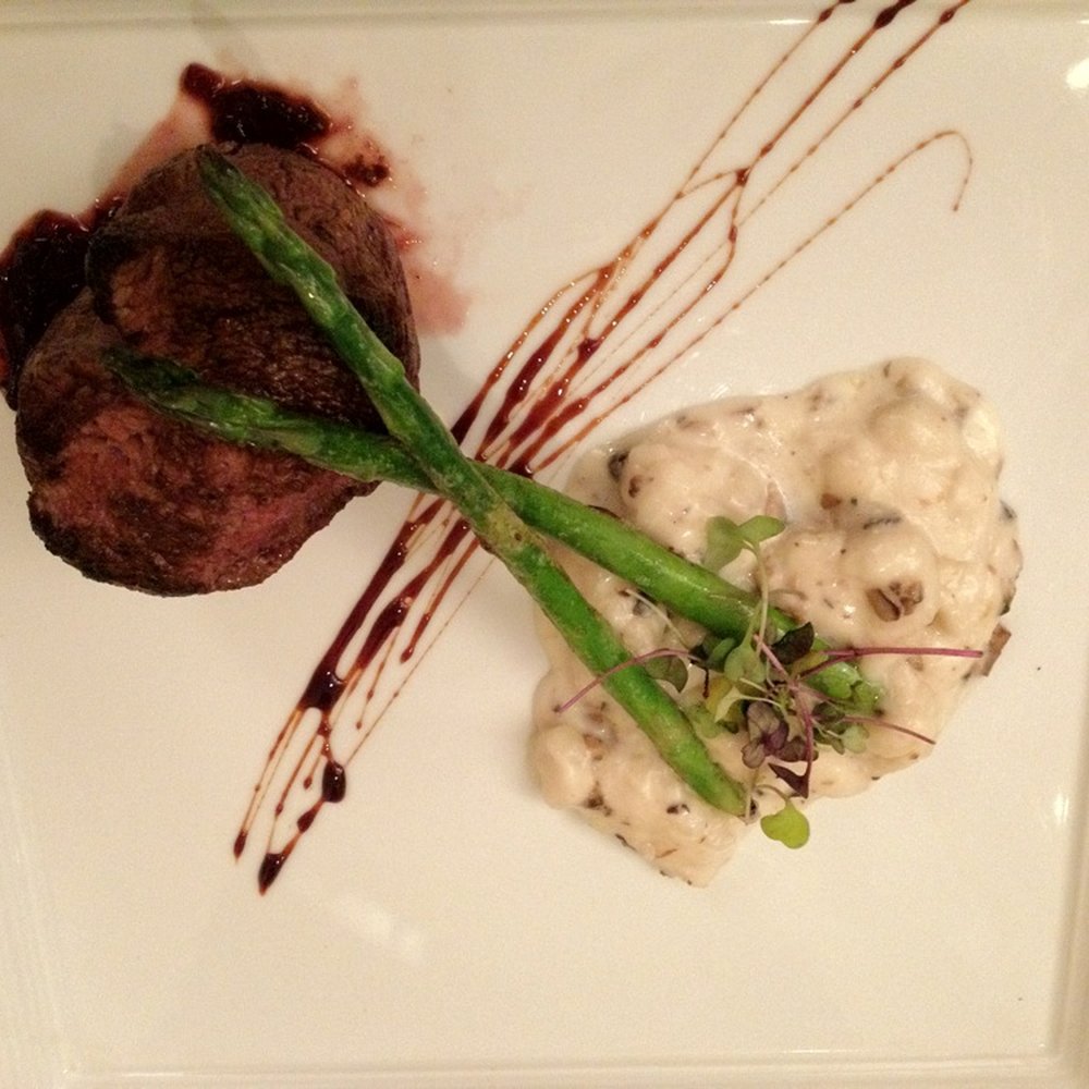 Panza - Filet mignon w/mushroom creamed gnocchi and asparagus - Caribbean Near Me - San Juan, Puerto Rico Panza - Filet mignon w/mushroom creamed gnocchi and asparagus - Caribbean Near Me - San Juan, Puerto Rico