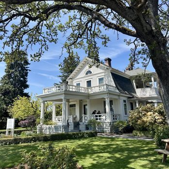 The Gorge White House - Wineries Near Me - Hood River, Oregon