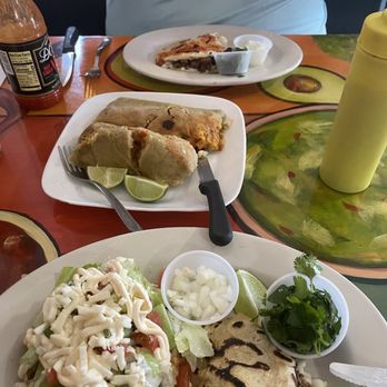 Estrella Hondumex - Sope and gordita, Honduran tamales, and another gordita. - Mexican Near Me - Gatlinburg, Tennessee Estrella Hondumex - Sope and gordita, Honduran tamales, and another gordita. - Mexican Near Me - Gatlinburg, Tennessee